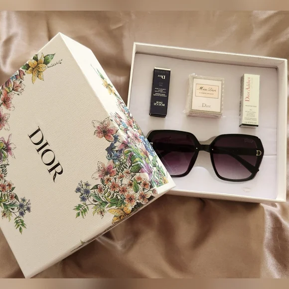 Dior Beauty Sunglasses Miss Dior & Lipstick Set - Picture 2 of 8